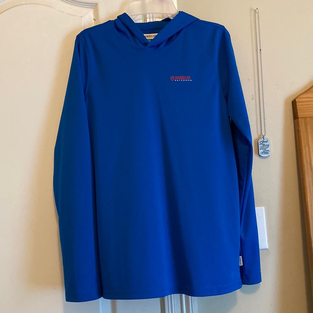 A magellan outdoors long sleeve shirt, Blue size is boys XL